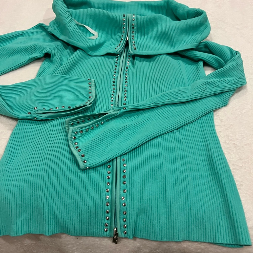 Cache cardigan Sweater embroided with Swarovski crystals size L .